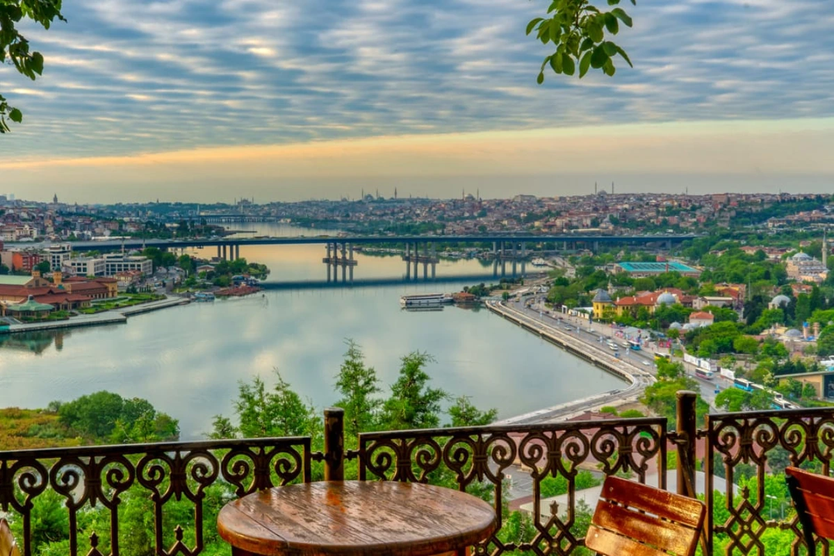 Haliç'in Altın Boynuzuna Kuşbakışı: Pierre Loti Tepesi